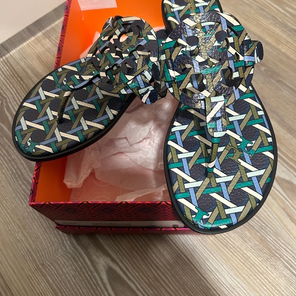 Tory Burch Shoes - Stylish Women's Sandals with Geometric Pattern